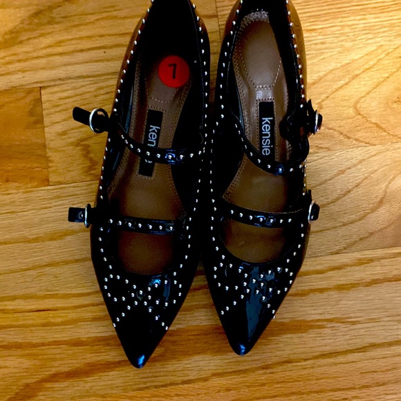 Kenzie flats. pointy toe - Picture 1 of 5